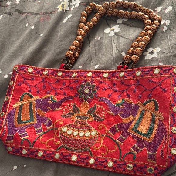 Embroidered Red Elephant Design Women´s Bag